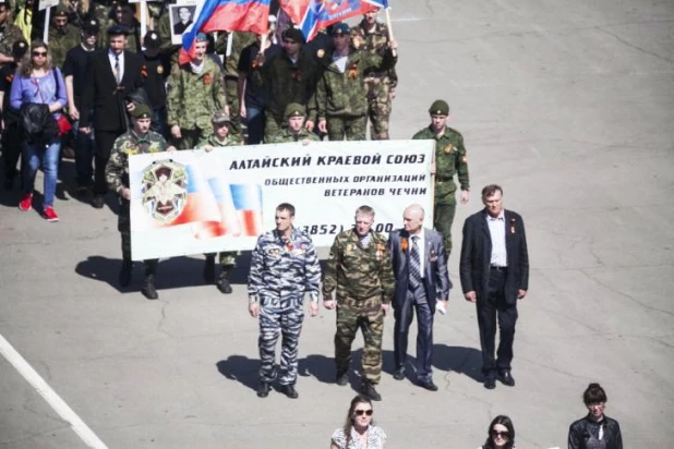 В Барнауле прошел марш в честь погибших ополченцев.