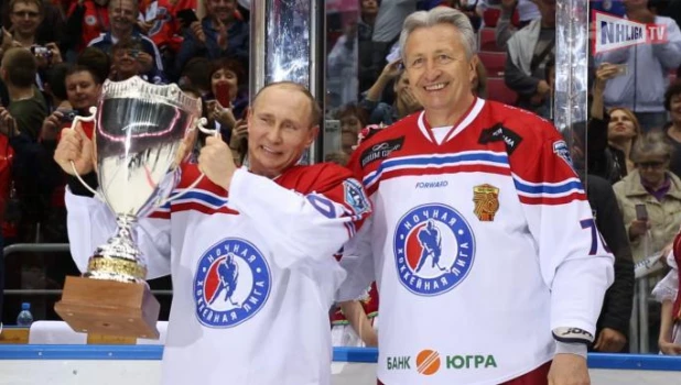 Владимир Путин принял участие в играх Ночной хоккейной лиги.