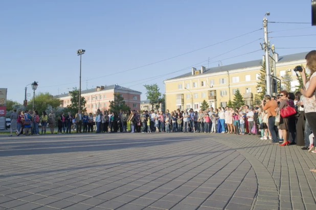 Официальное открытие "Музейной ночи" в Барнауле прошло возле строящегося художественного музея.