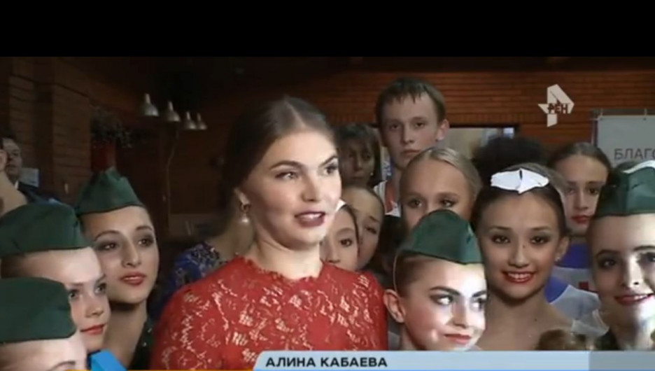 Алина Кабаева появилась на публике.