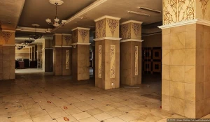 Гастроном в доме "Под шпилем" перед реконструкцией.