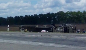 На Алтае в ДТП с "Тойотой" погиб водитель КамАЗа