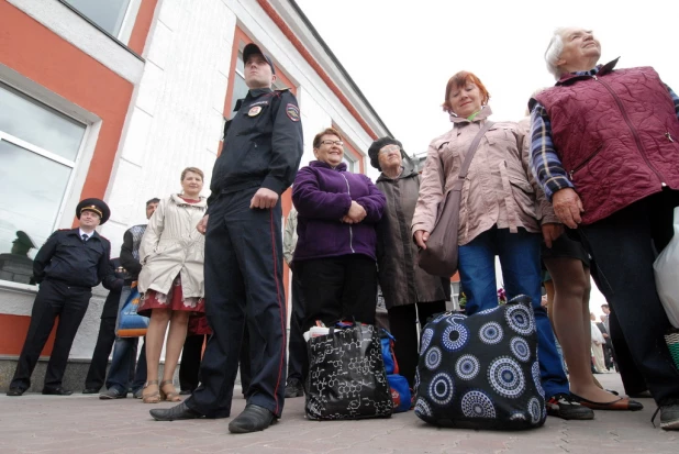 В Барнауле запустили новую эко-электричку с кондиционерами.