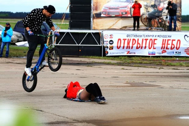 Авиационный фестиваль техники и молодежи "Открытое небо".