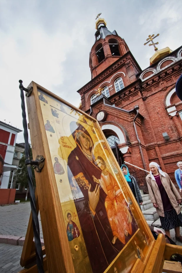 Из Барнаула увезли святыню казаков Урала - Иверскую икону Пресвятой Богородицы.