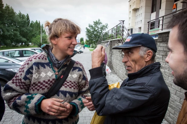 На пути из Дрездена в Нью-Йорк немецкие мотопутешественники побывали в Барнауле.