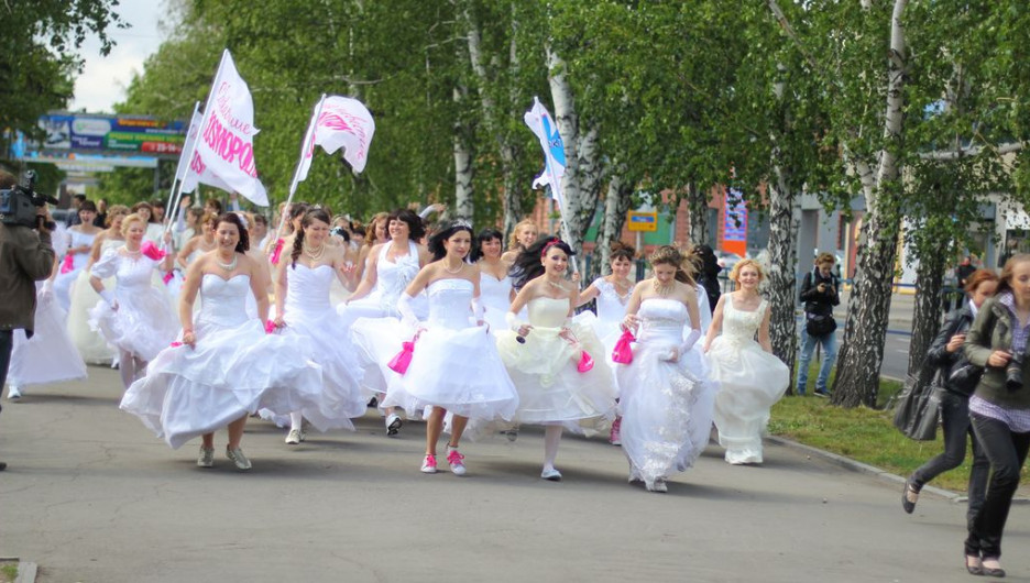 21 июня в Барнауле состоится V юбилейная акция "Сбежавшие невесты Cosmopolitan"