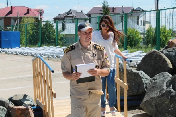 В Барнауле пляж "Солнечный" проверили перед открытием.