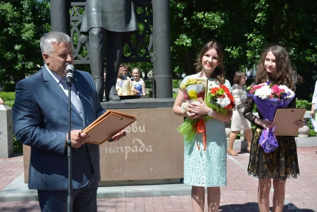 В Барнауле наградили лауреатов Пушкинской премии.