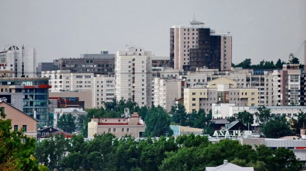 Вид на Барнаул и его недвижимость.