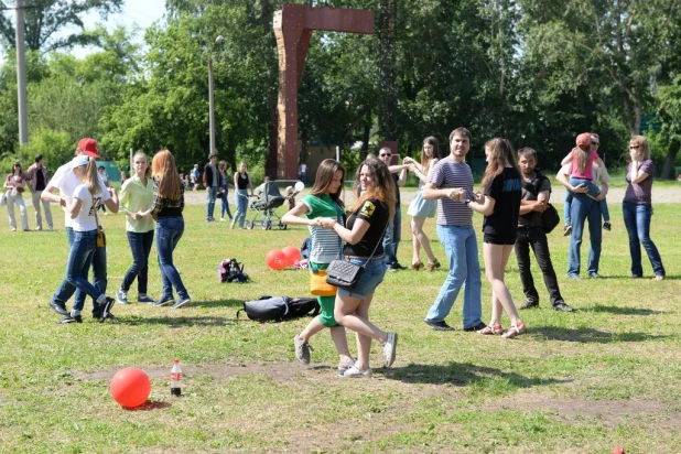 В Барнауле прошел большой городской пикник "Поляна".