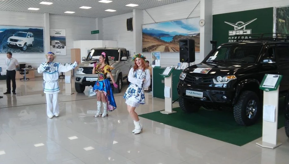 Уаз центр барнаул. Автоцентр УАЗ. УАЗ открытие дилерского центра. УАЗ Барнаул.
