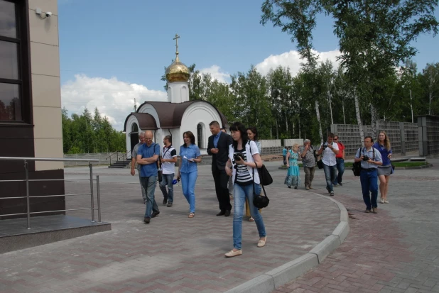 В Барнаульском крематории показали, как проводят кремации.