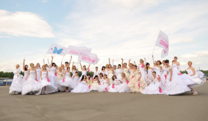 В воскресенье в Барнауле в пятый раз состоится акция "Сбежавшие невесты Cosmopolitan"