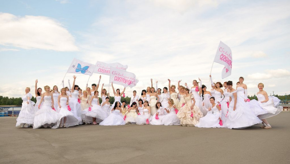 В воскресенье в Барнауле в пятый раз состоится акция "Сбежавшие невесты Cosmopolitan"