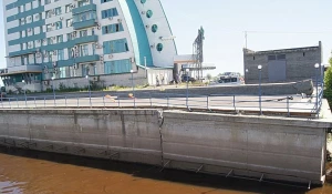 В Барнауле обрушилась набережная.