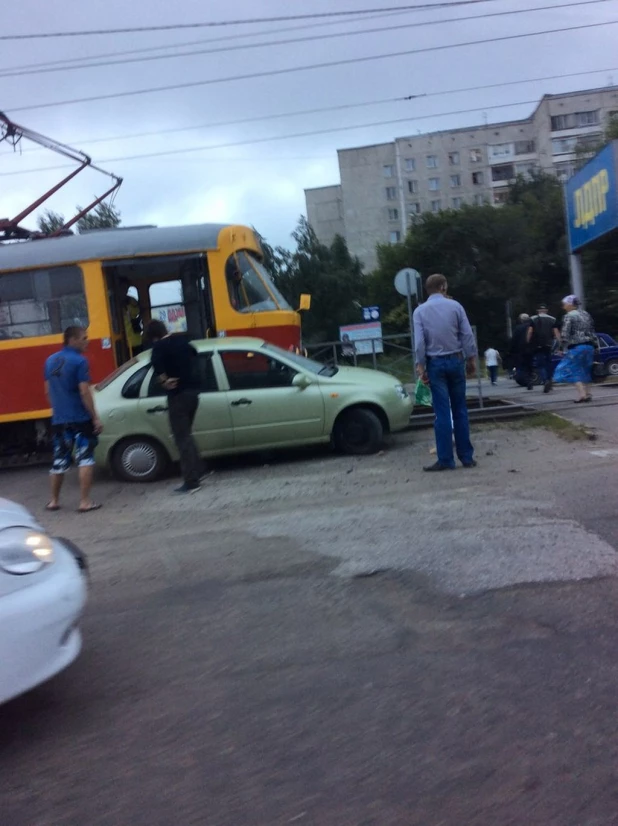 ДТП на Антона Петрова - Попова. 25 июня 2015 года.