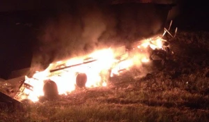 Горящая "Волга".