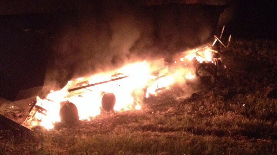 Горящая "Волга".