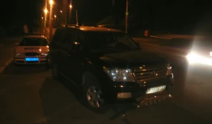 Заснувший водитель "Тойоты Ленд Крузер".