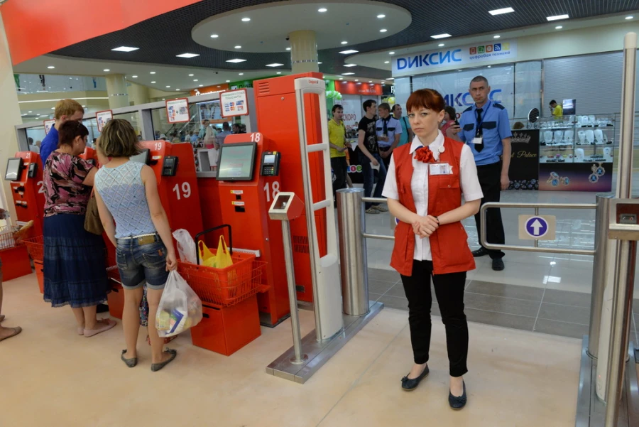 В Барнауле открыли первый на Алтае магазин торговой сети &quot;Ашан&quot;. 29 июня 2015 года.