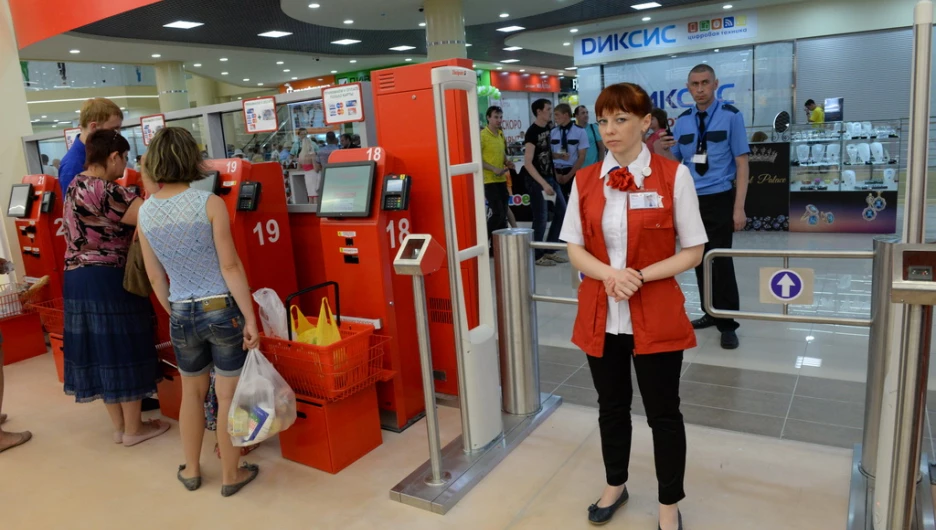 В Барнауле открыли первый на Алтае магазин торговой сети "Ашан". 29 июня 2015 года.