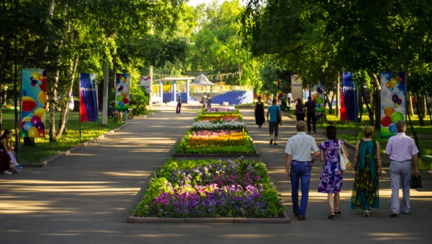 Будущий рекреационный комплекс "Парк Центрального района с аптекарским садом" в Барнауле. Июнь, 2015.