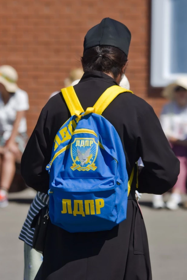 Участники крестного хода. Барнаул, 28 июня 2015 года.