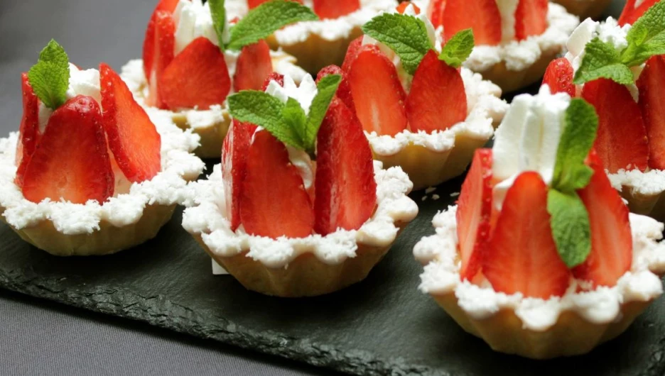 Изделие студии кондитерского мастерства "Глазурь".