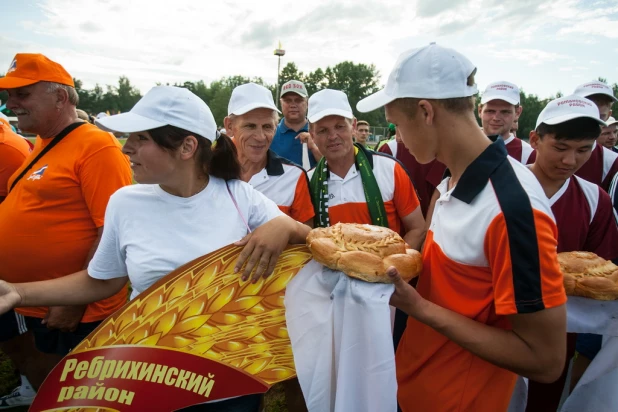 В Павловске открыли Олимпиаду сельских спортсменов Алтая.