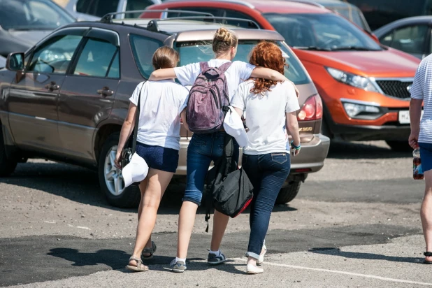 На сельской Олимпиаде в Павловске было много прекрасных участниц и болельщиц.