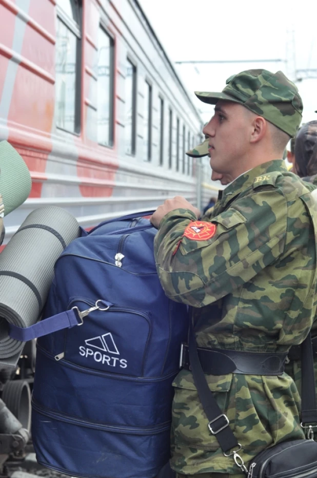 Студенты политеха отправились на военные сборы. Барнаул, 6 июля 2015 года.