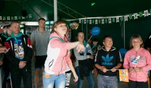 Несмотря на погоду, вечеринка в стиле диско "Жаркое лето" состоялась