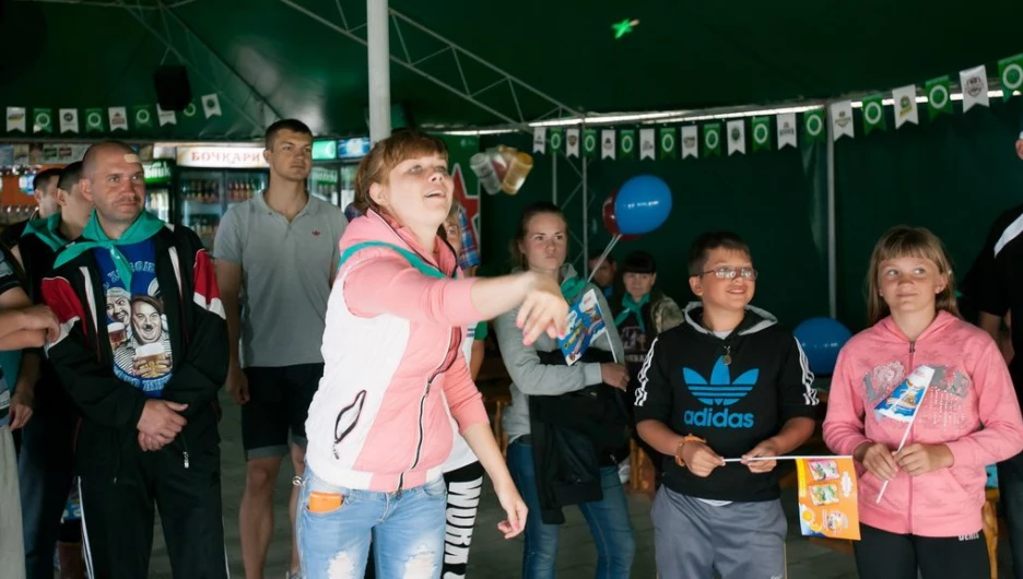 Несмотря на погоду, вечеринка в стиле диско "Жаркое лето" состоялась