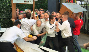 Православные активисты пытались сорвать концерт "Серебряного Дождя". 4 июля 2015 года.