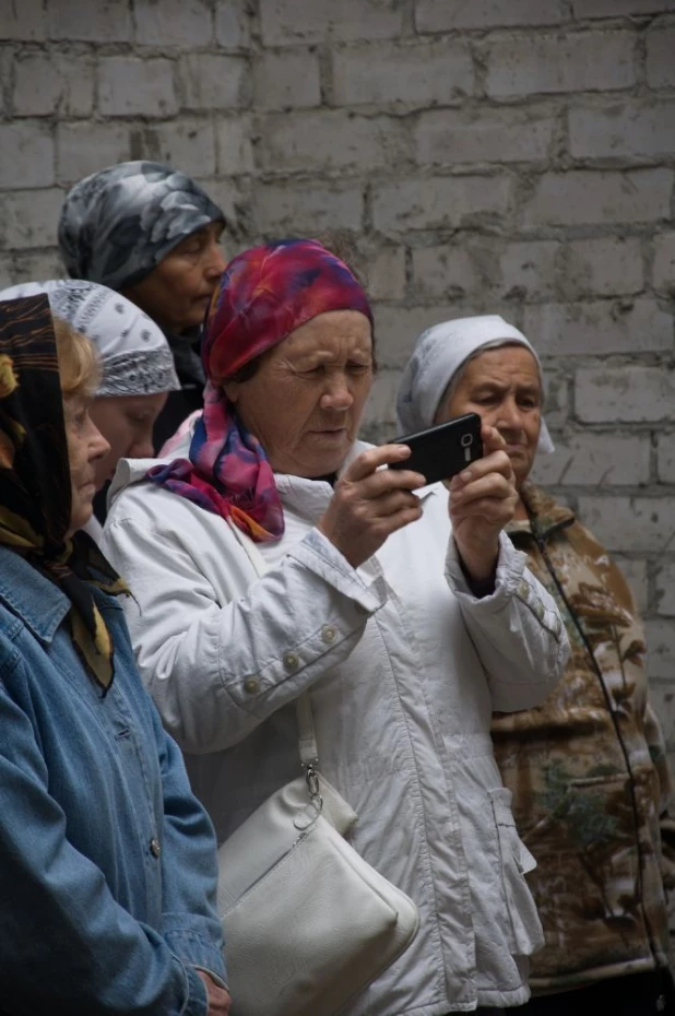 Праздничная литургия в строящемся храме в Нагорном парке.