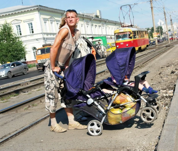 Серьезные барнаульские мужчины.