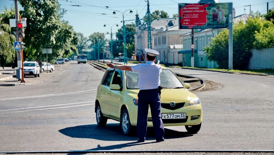 Регулировщик ГИБДД.