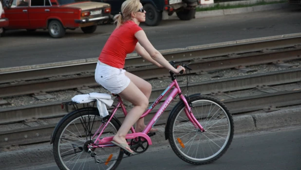 Велосипедисты в Барнауле.
