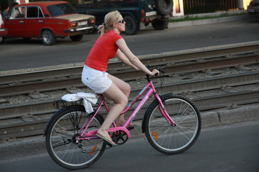Велосипедисты в Барнауле.