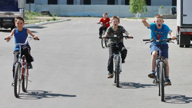 Велосипедисты в Барнауле.