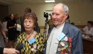 В Алтайском крае семьям вручили медали "За любовь и верность".