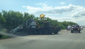 Из-за серьезного ДТП под Новосибирском образовалась многокилометровая пробка. Июль, 2015.