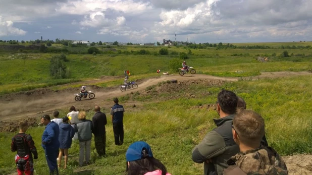 В Барнауле прошли соревнования по мотрокоссу. 11 июля 2015 года.