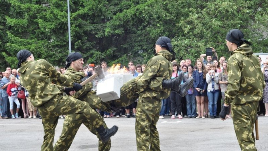 Студенты военной кафедры АлтГТУ приняли присягу.