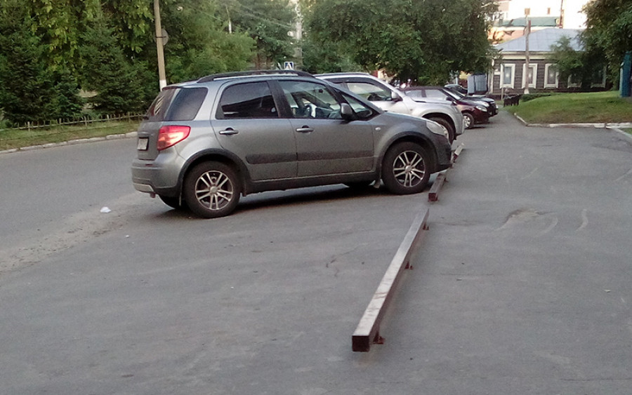 Парковочные ограничители на улице Гоголя