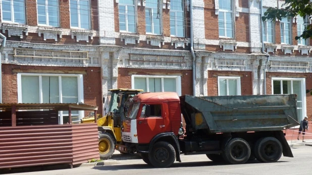 Реставрация здания бывшей городской думы. Барнаул, июль 2015 года.