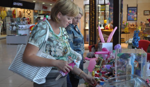 В Барнауле прошла акция в поддержку борющейся с раком Юлии Грошевой.