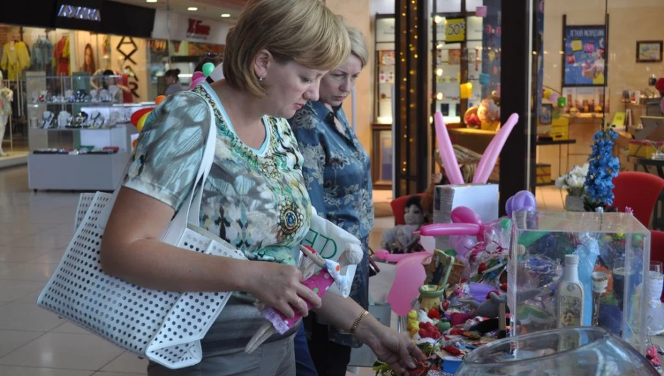 В Барнауле прошла акция в поддержку борющейся с раком Юлии Грошевой.