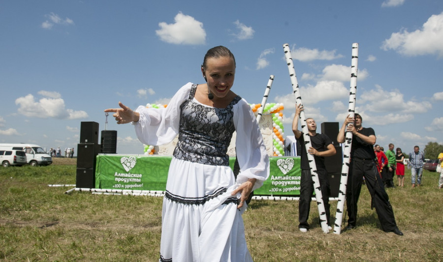 Алтайские красавицы на &quot;Дне сибирского поля&quot;. 16 июля 2015 года.